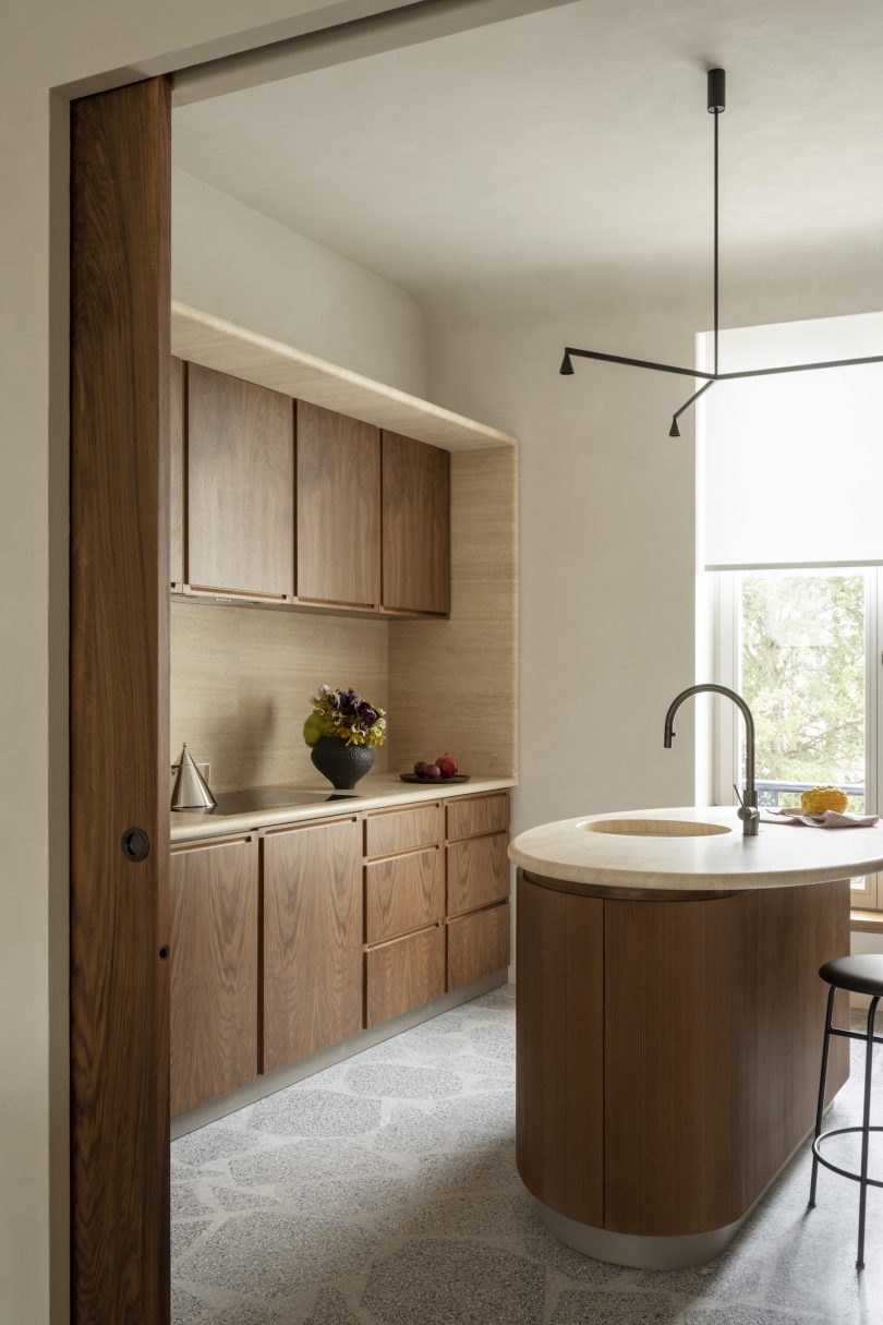 由razavi architecture设计的极简公寓Apartment XVIII