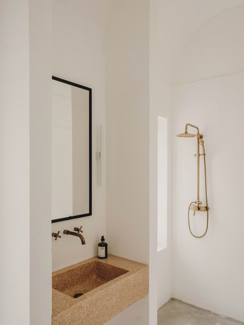 由Studio Andrew Trotter设计的极简住宅Borgo Gallana
