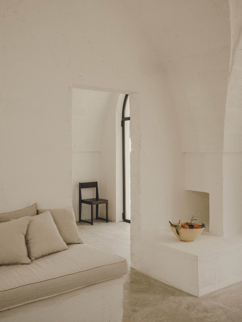 由Studio Andrew Trotter设计的极简住宅Borgo Gallana