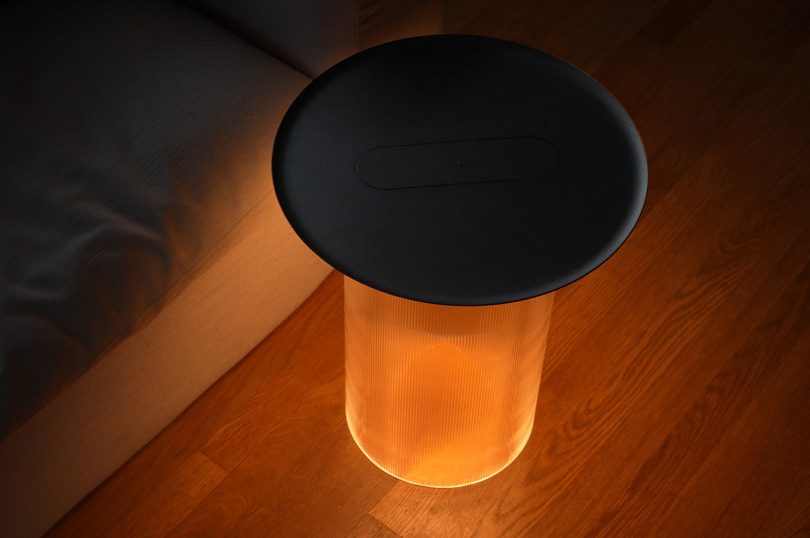 Pablo Designs设计的Carousel智能照明与无线充电合作