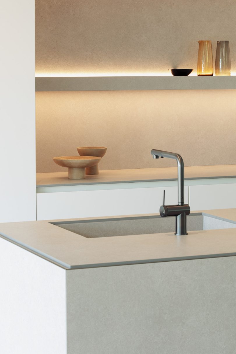 Didonè Comacchio Architects设计的极简主义住宅House FN