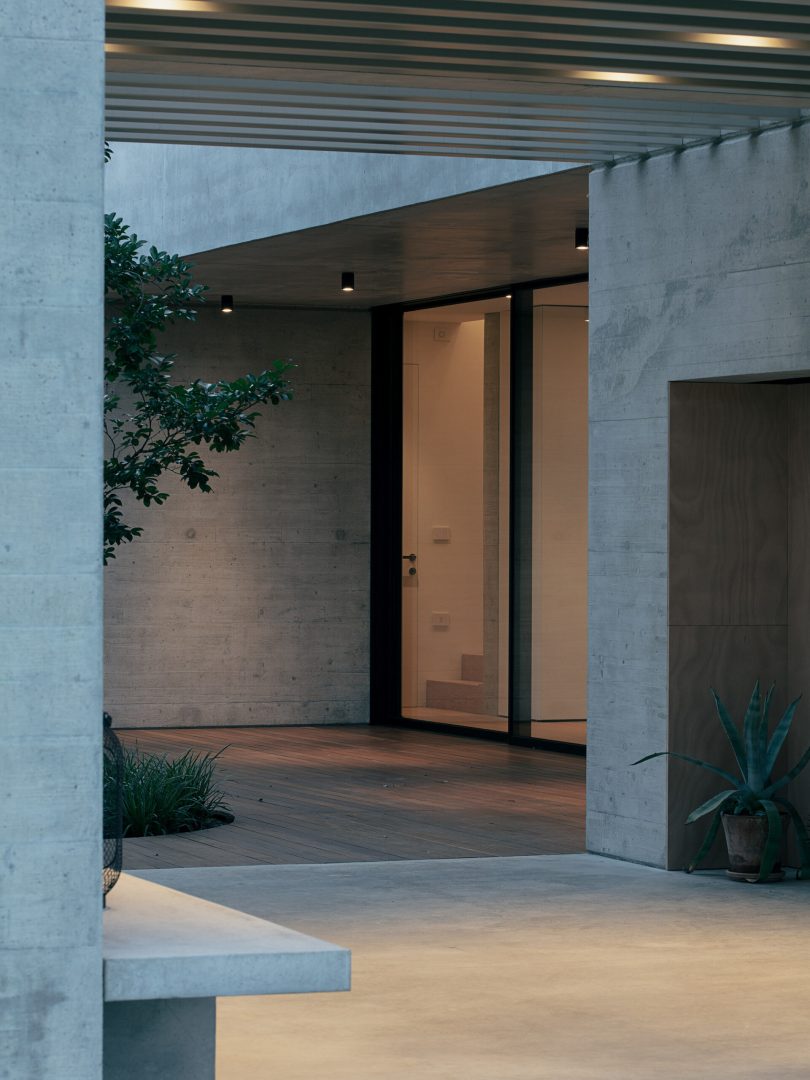 Didonè Comacchio Architects设计的极简主义住宅House FN