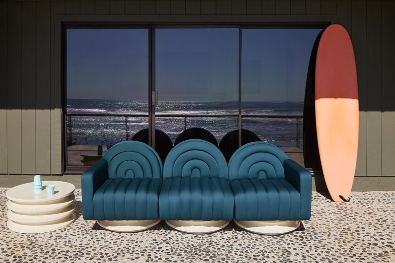 Mondos Outdoor Collection：一个大胆的冲浪风格户外家具系列