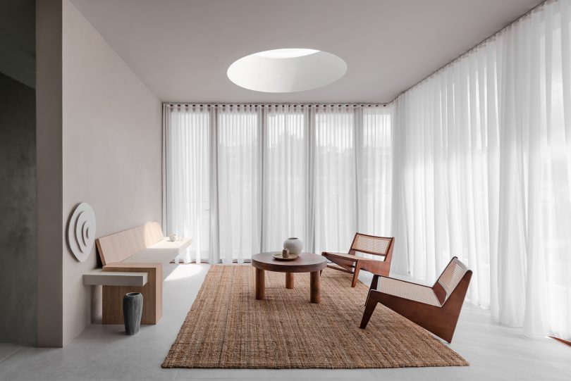 由DualSpace Studio设计的极简主义住宅T House