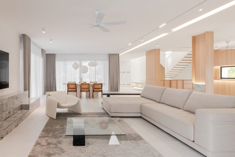 由DualSpace Studio设计的极简主义住宅T House