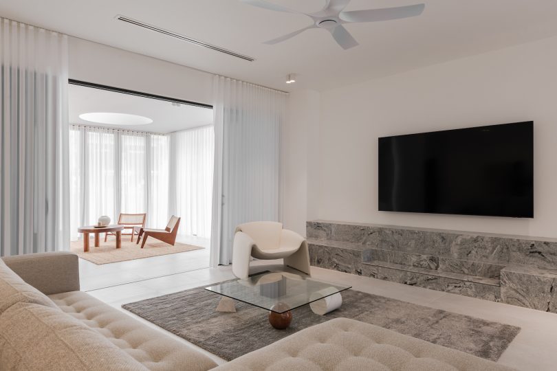 由DualSpace Studio设计的极简主义住宅T House