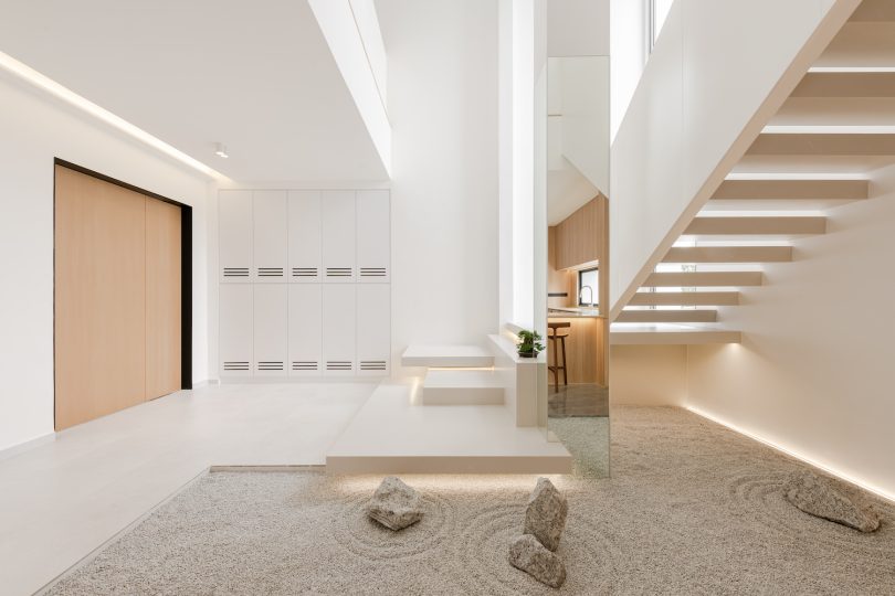 由DualSpace Studio设计的极简主义住宅T House