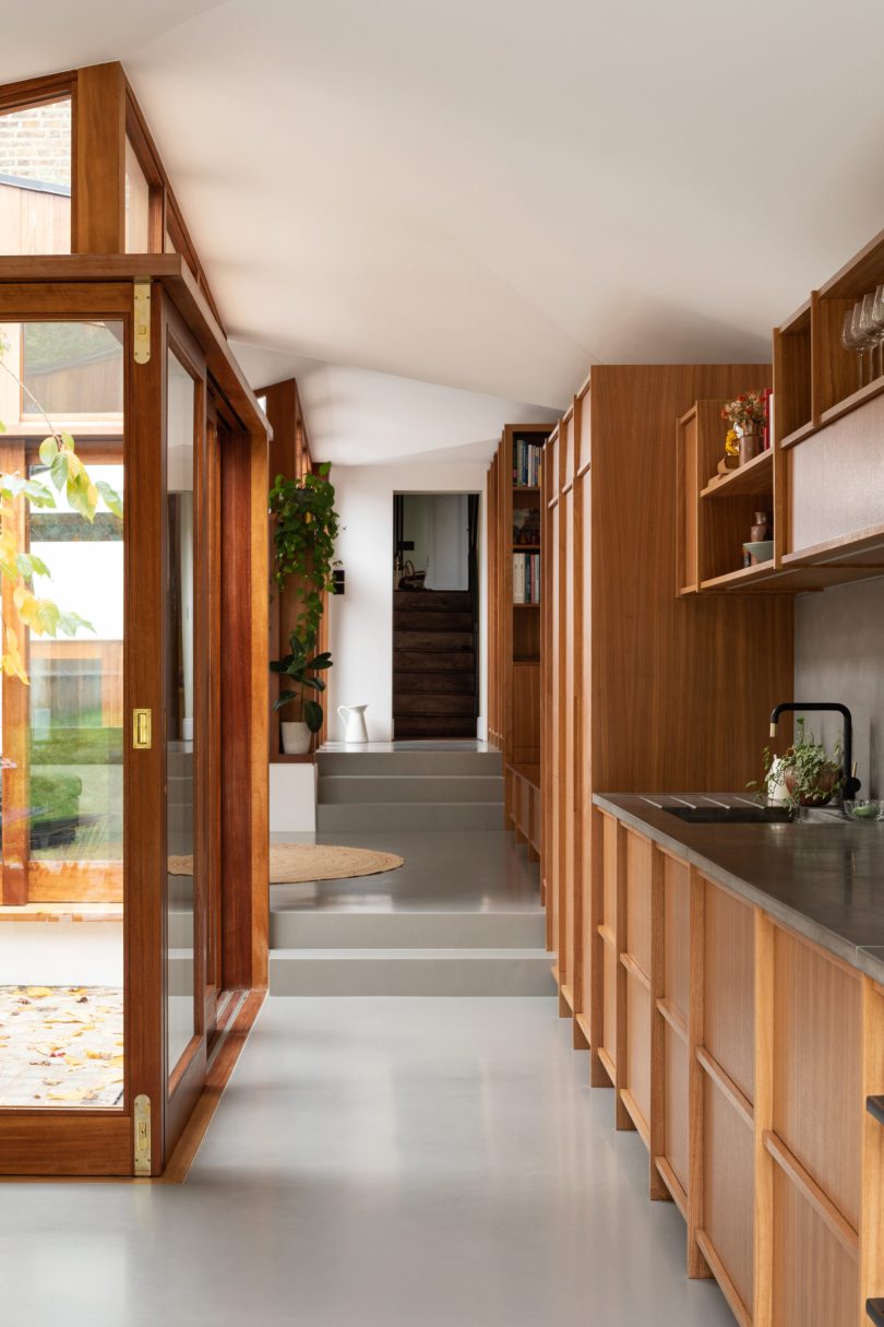 由Turner Architects设计的极简住宅A Cloistered House