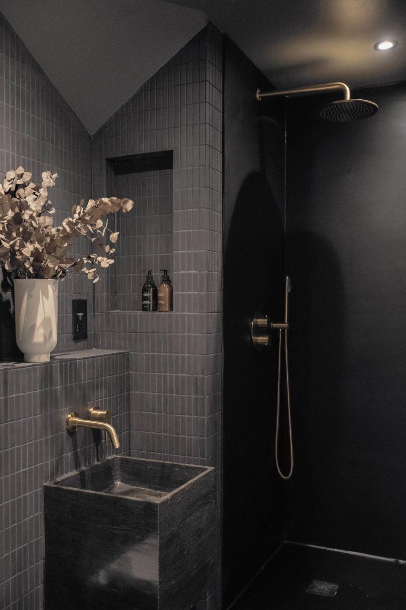 由Koto设计的极简主义住宅Falcon House