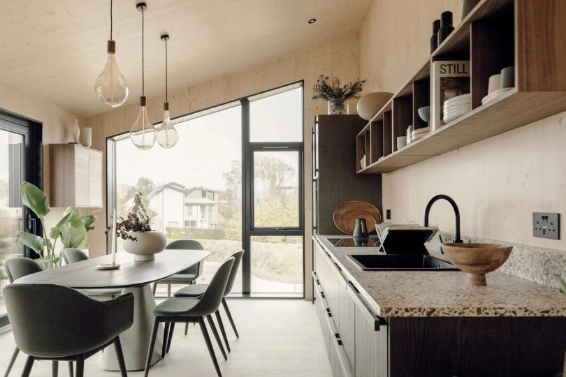 由Koto设计的极简主义住宅Falcon House