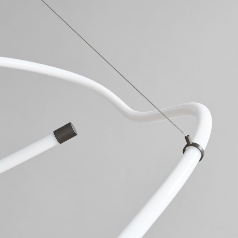 由101 Copenhagen设计的幽灵吊灯Ghost Chandelier