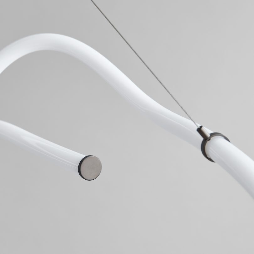 由101 Copenhagen设计的幽灵吊灯Ghost Chandelier