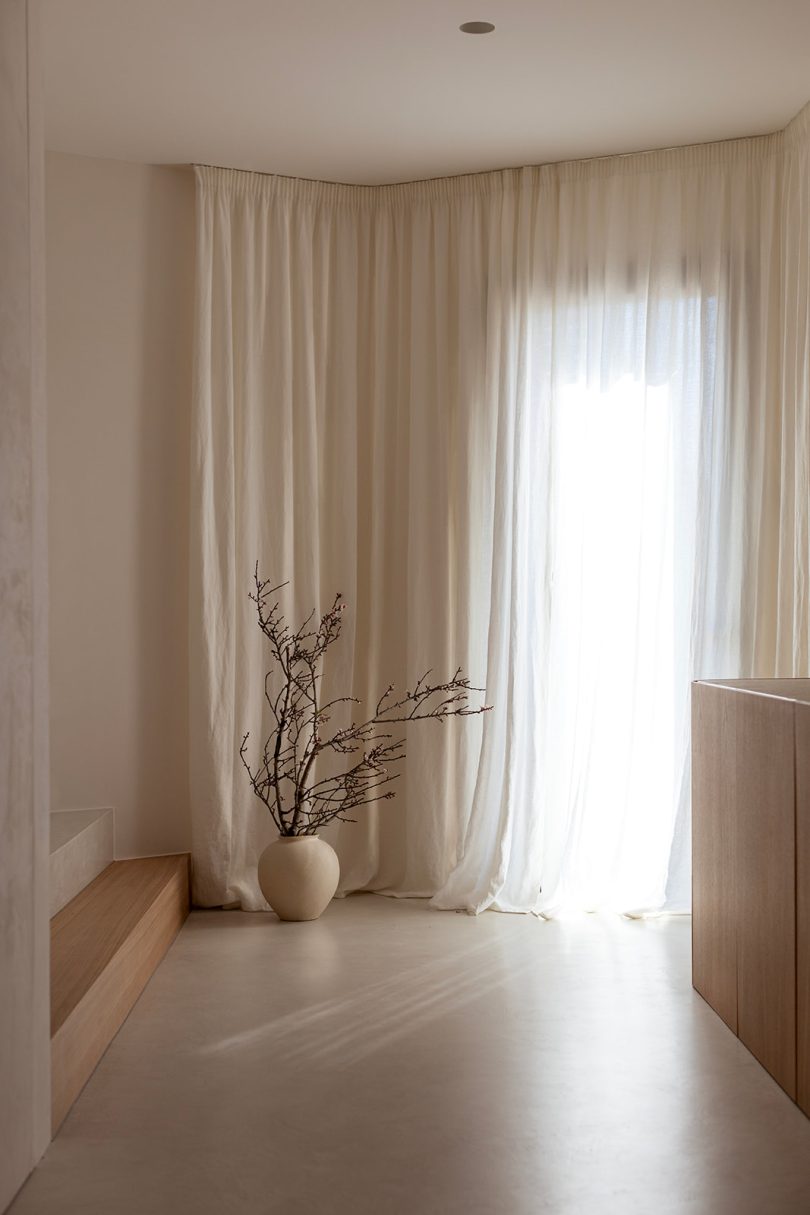 Angel Martin Studio设计的极简主义别墅Marina Gran