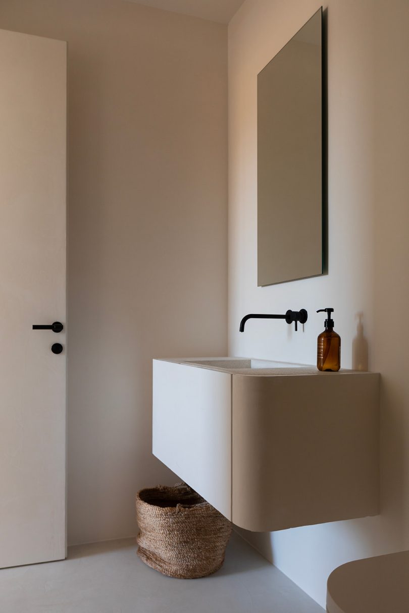 Angel Martin Studio设计的极简主义别墅Marina Gran