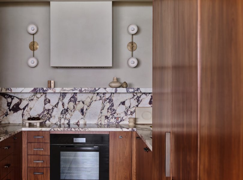 由Lauri Design Studio设计的极简主义住宅Sierra Towers