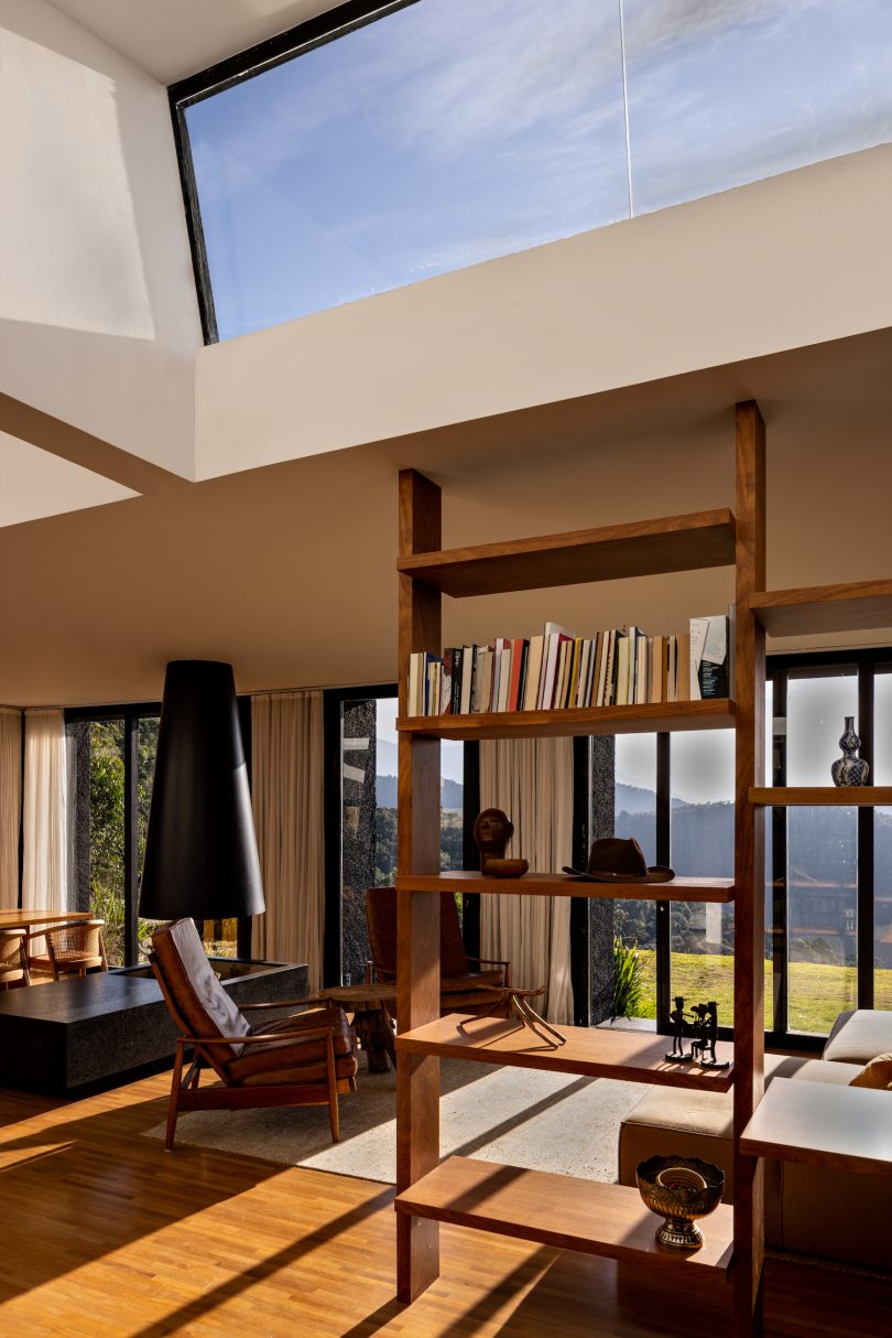 由Felipe Hess设计的极简主义住宅Casa Preta