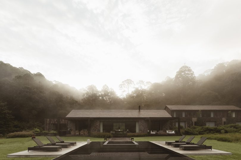 由Bernardo Chavez Peón设计的极简主义住宅Los Durmientes