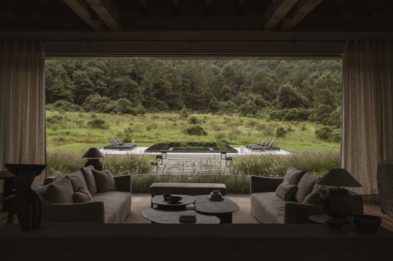 由Bernardo Chavez Peón设计的极简主义住宅Los Durmientes