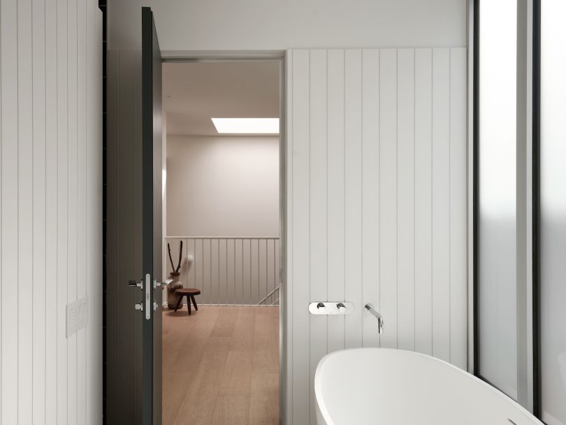 Alexandre Bernier Architecte设计的极简住宅Residence MaE