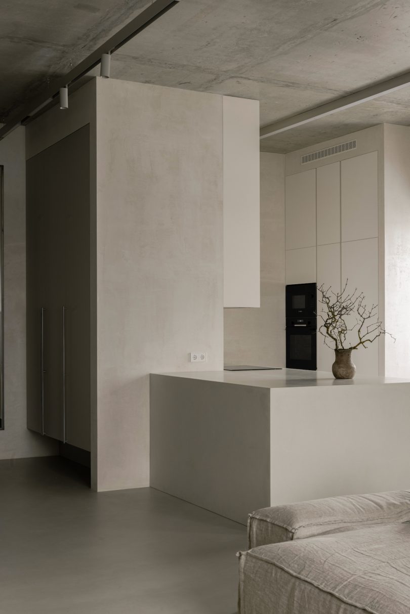 由Vlad Kudin设计的极简主义公寓Soft‘n’Rough