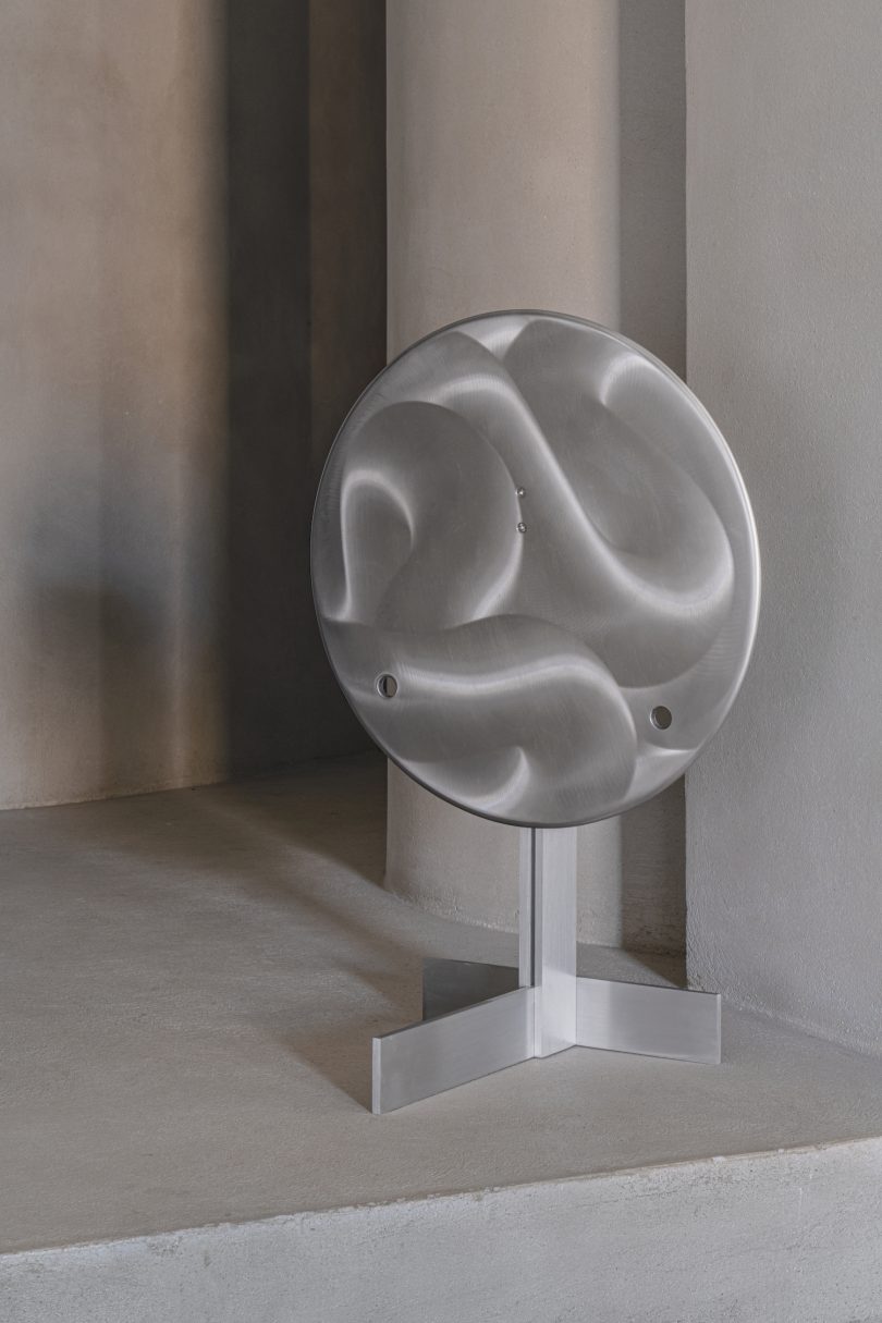 Heim+Viladrich设计的极简主义桌子Bar Table