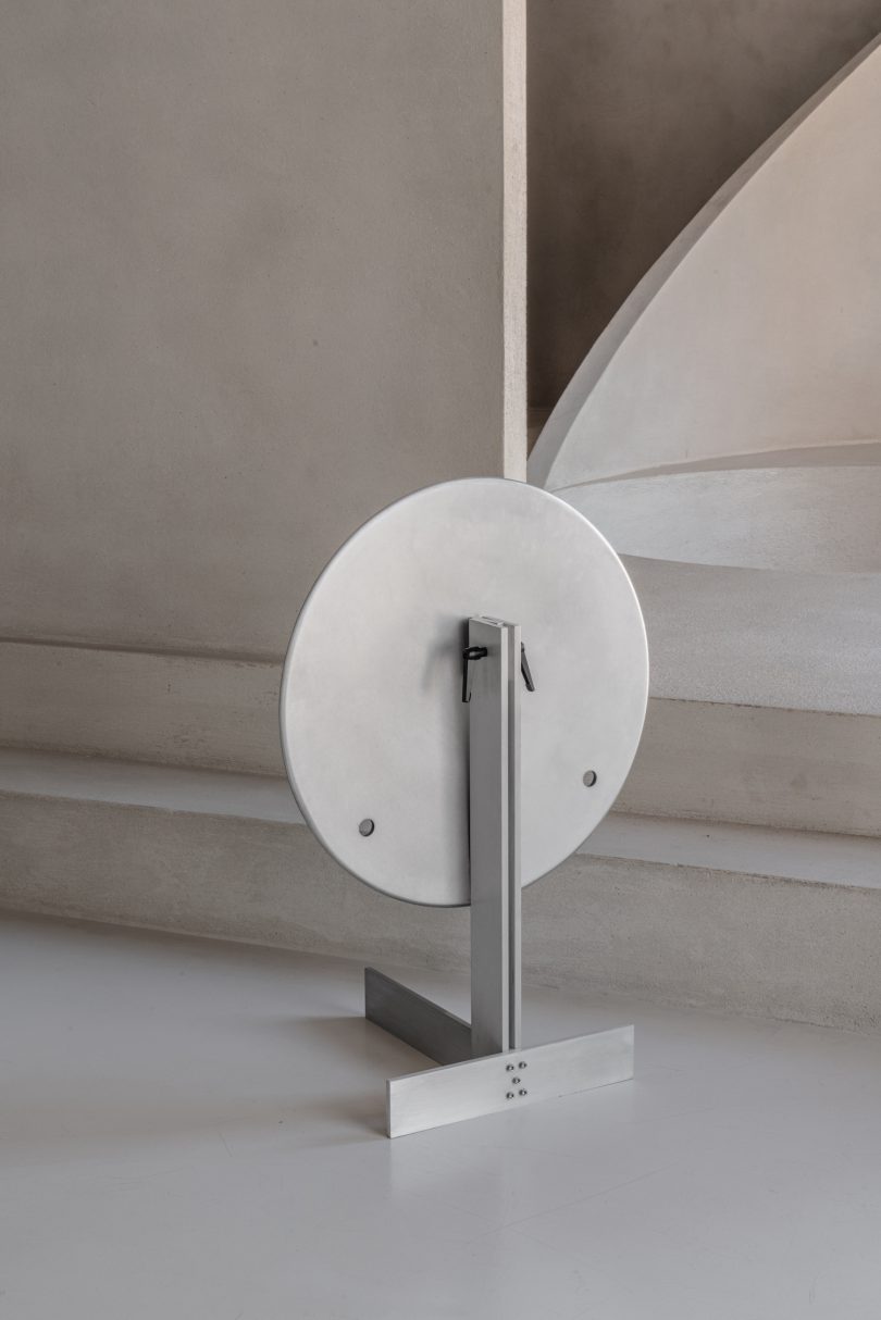 Heim+Viladrich设计的极简主义桌子Bar Table