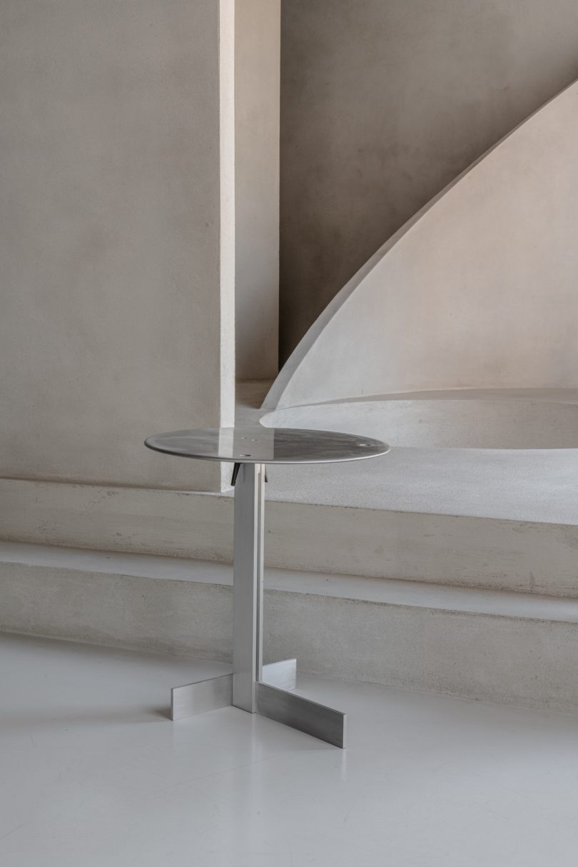 Heim+Viladrich设计的极简主义桌子Bar Table