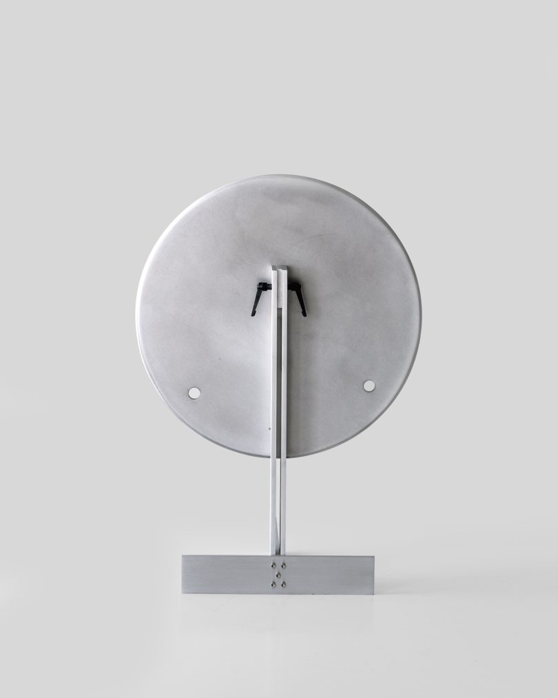 Heim+Viladrich设计的极简主义桌子Bar Table