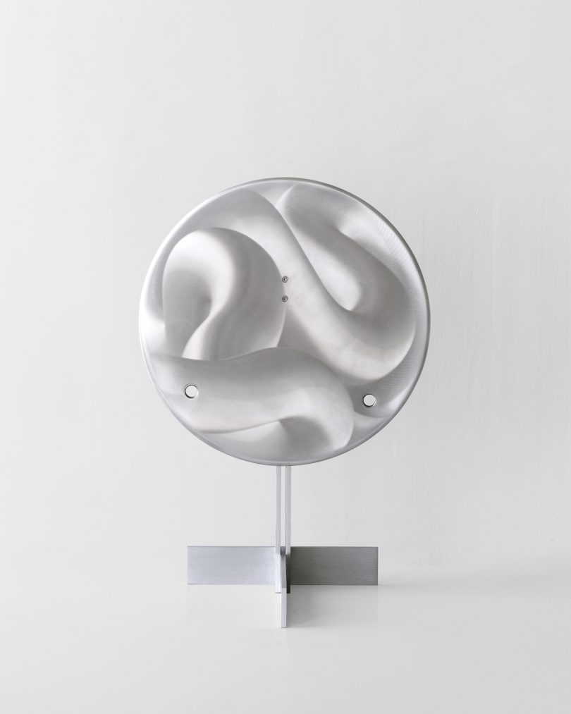 Heim+Viladrich设计的极简主义桌子Bar Table