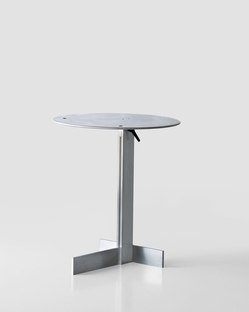Heim+Viladrich设计的极简主义桌子Bar Table