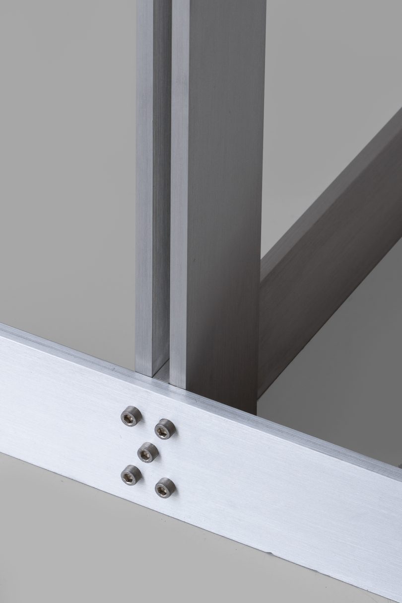 Heim+Viladrich设计的极简主义桌子Bar Table