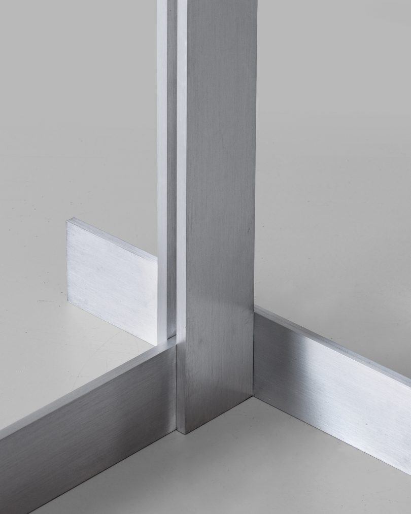 Heim+Viladrich设计的极简主义桌子Bar Table