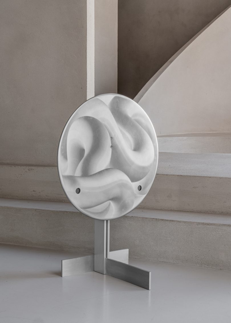 Heim+Viladrich设计的极简主义桌子Bar Table