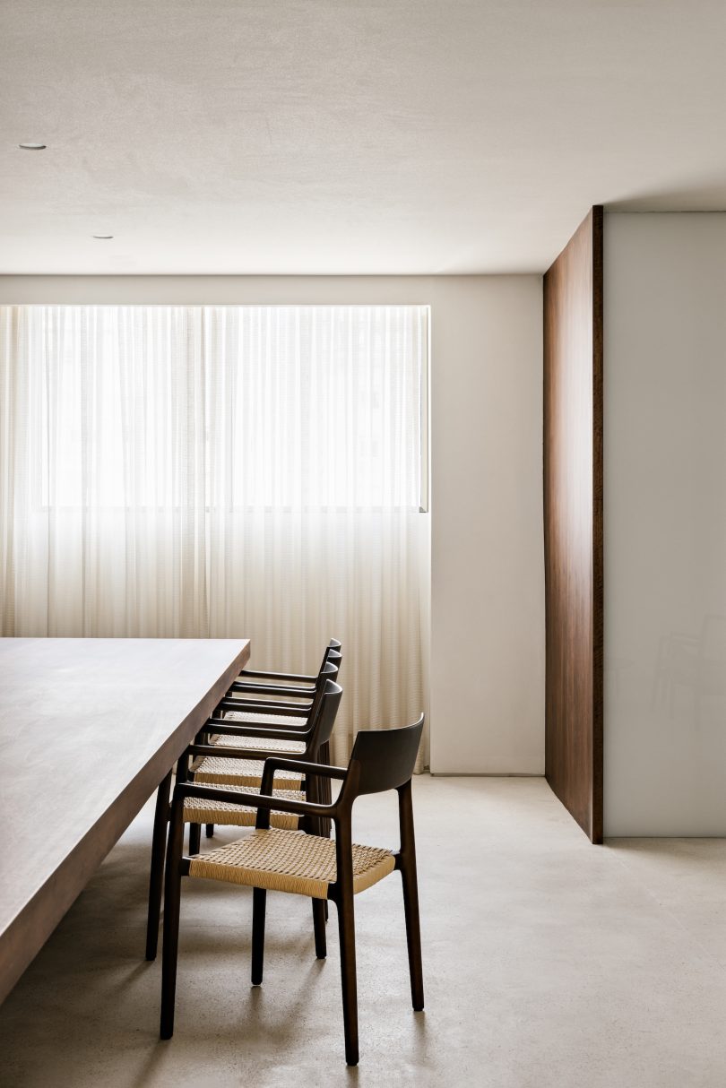 由Felipe Hess设计的极简主义公寓Bela Cintra