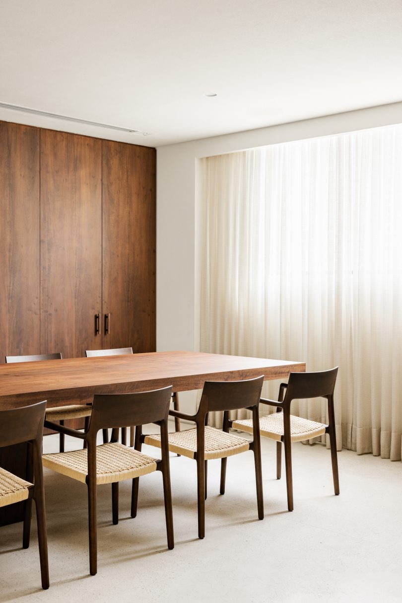 由Felipe Hess设计的极简主义公寓Bela Cintra