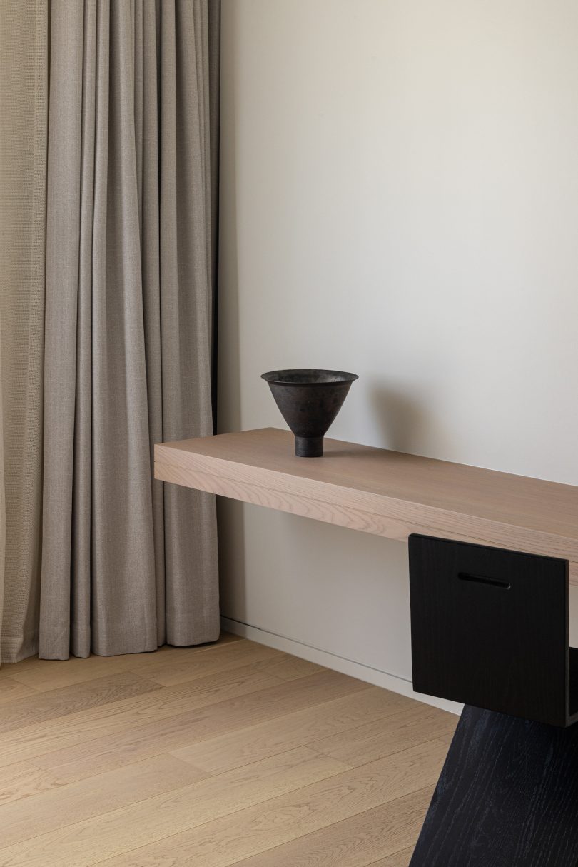 由PUJU设计的极简主义公寓Breath of the Wild