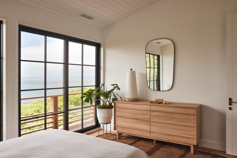 由Robert McKinley工作室设计的现代家居Captain Balfour