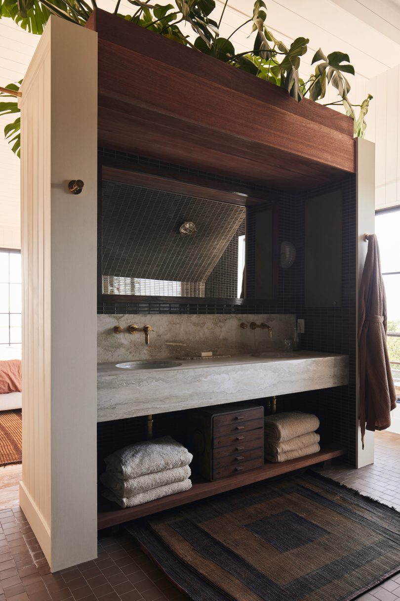 由Robert McKinley工作室设计的现代家居Captain Balfour