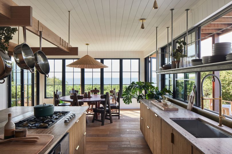 由Robert McKinley工作室设计的现代家居Captain Balfour