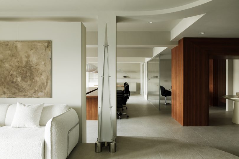 由ANG 3 STUDIO设计的极简办公空间Chip Trading Company