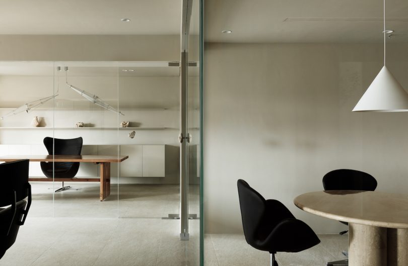 由ANG 3 STUDIO设计的极简办公空间Chip Trading Company