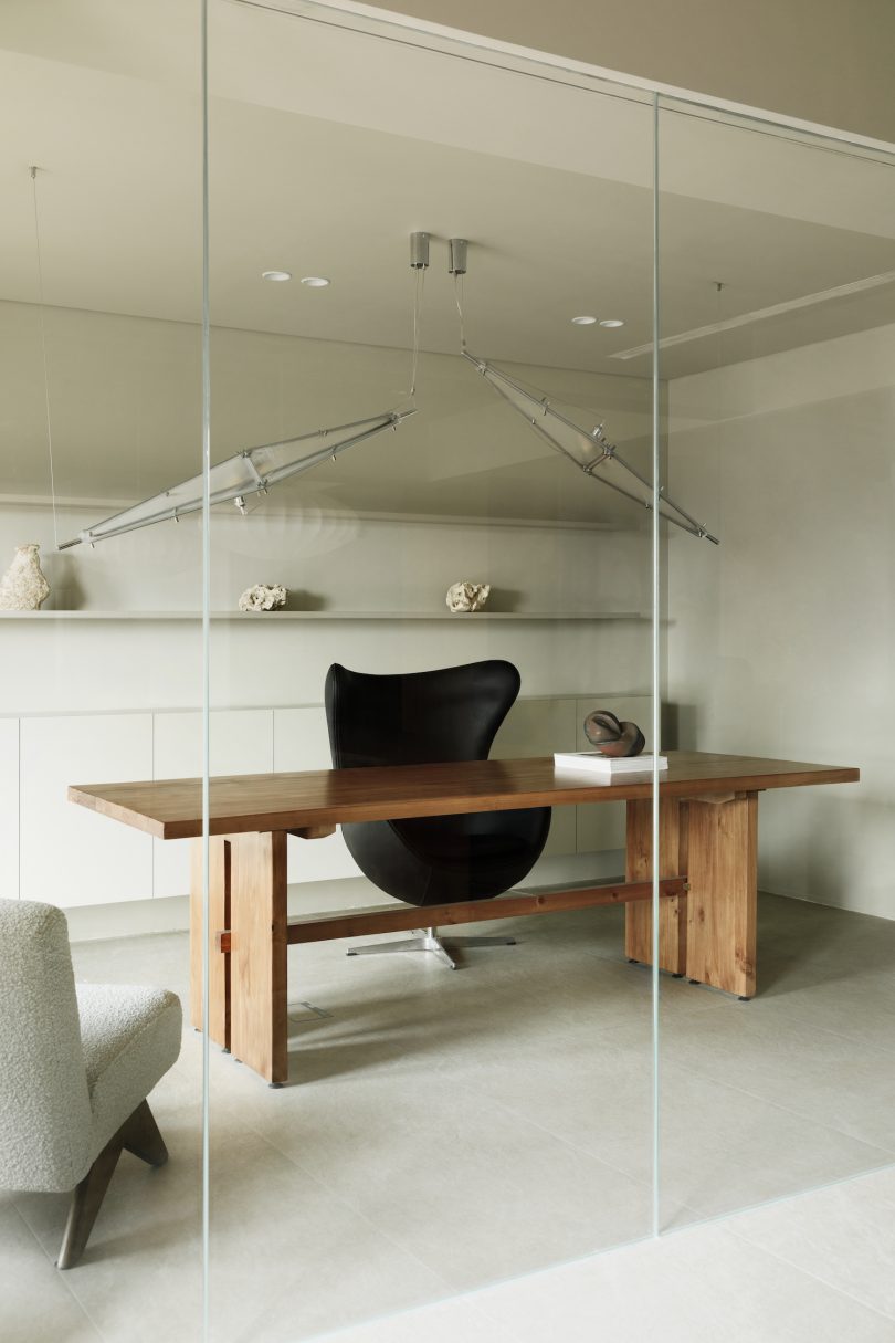 由ANG 3 STUDIO设计的极简办公空间Chip Trading Company