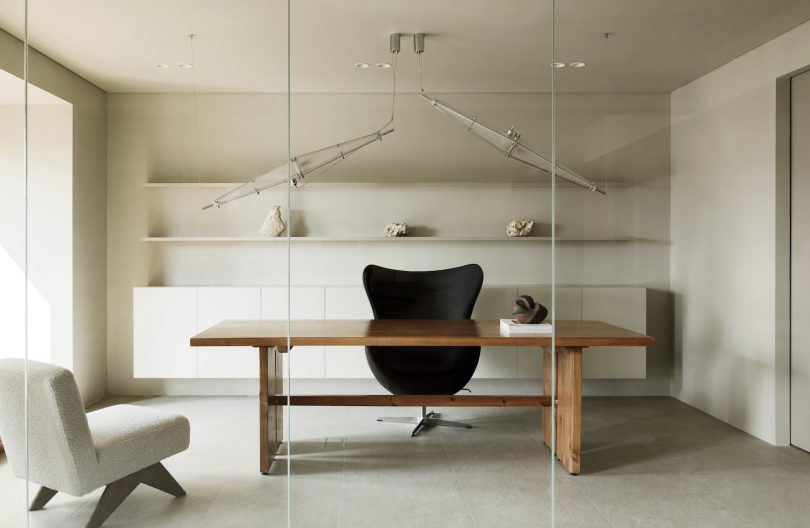 由ANG 3 STUDIO设计的极简办公空间Chip Trading Company