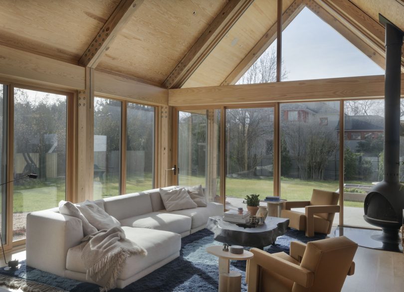 由Oza Sabbeth Architects设计的极简住宅Ditch Plains