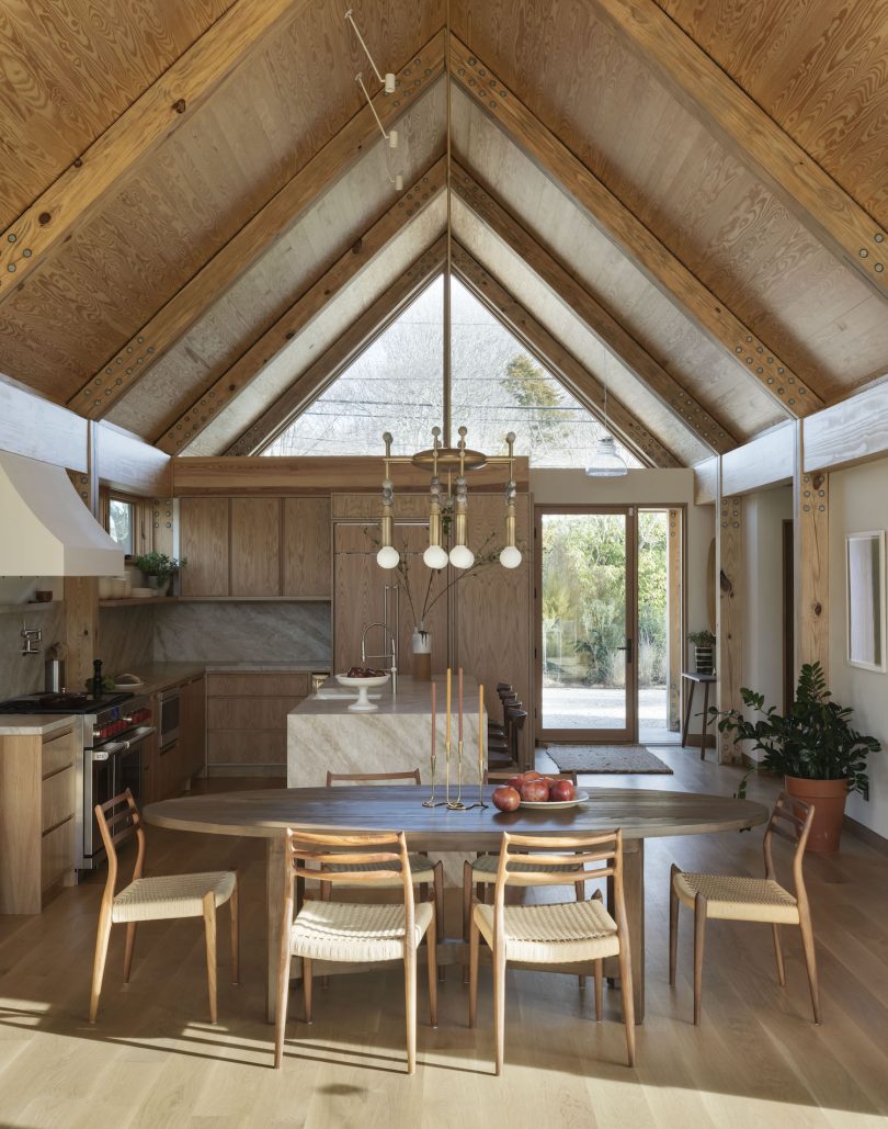 由Oza Sabbeth Architects设计的极简住宅Ditch Plains