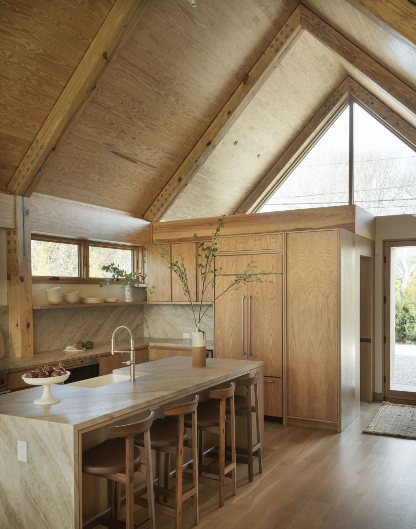 由Oza Sabbeth Architects设计的极简住宅Ditch Plains