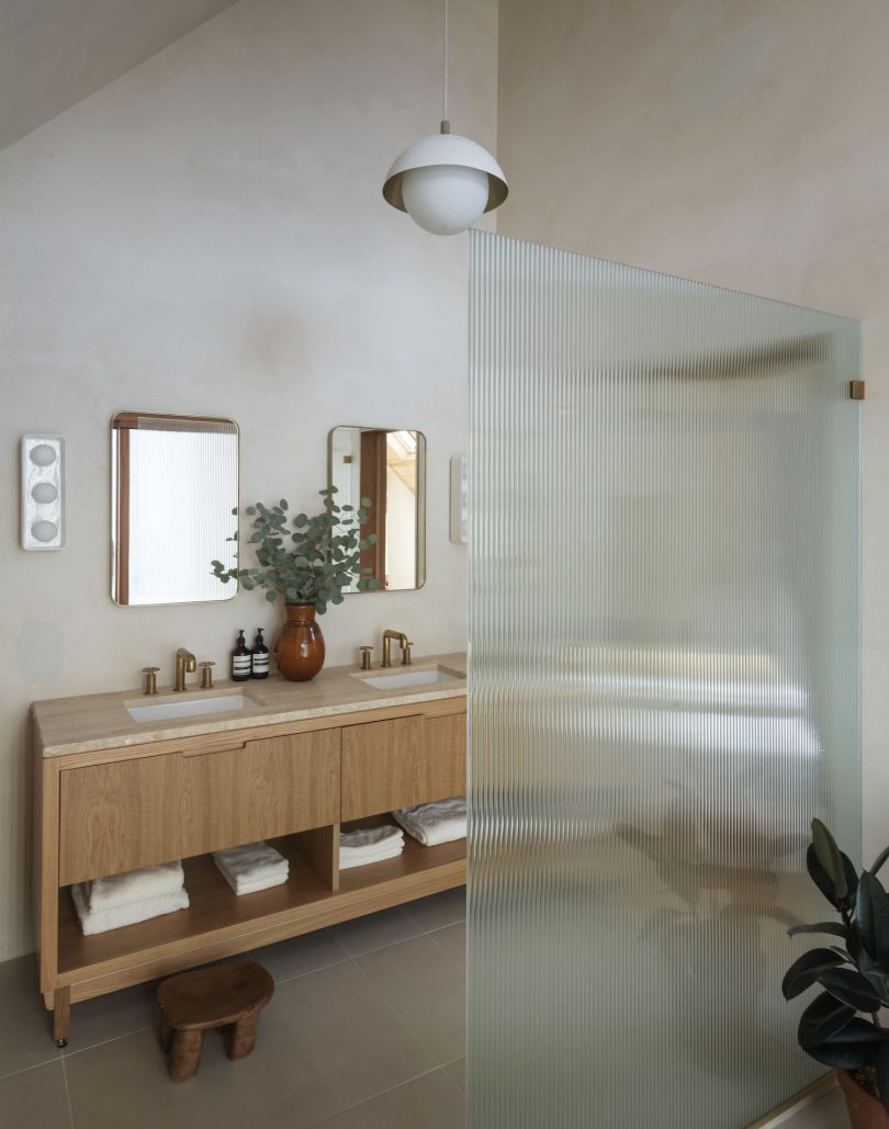 由Oza Sabbeth Architects设计的极简住宅Ditch Plains