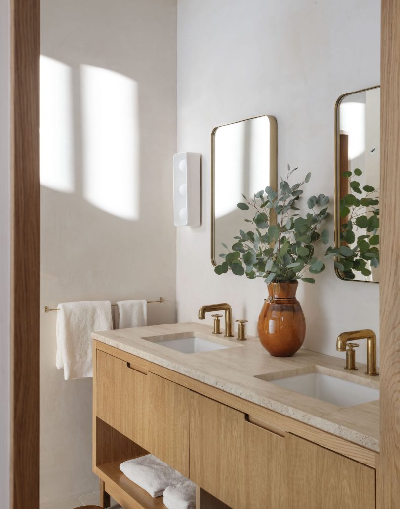 由Oza Sabbeth Architects设计的极简住宅Ditch Plains