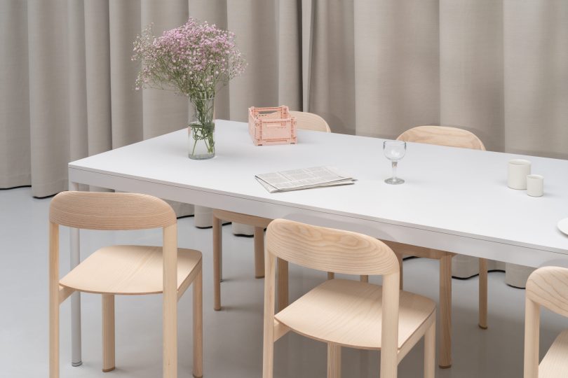 由Gerdesmeyer Krohn设计的简约桌子Frame Table