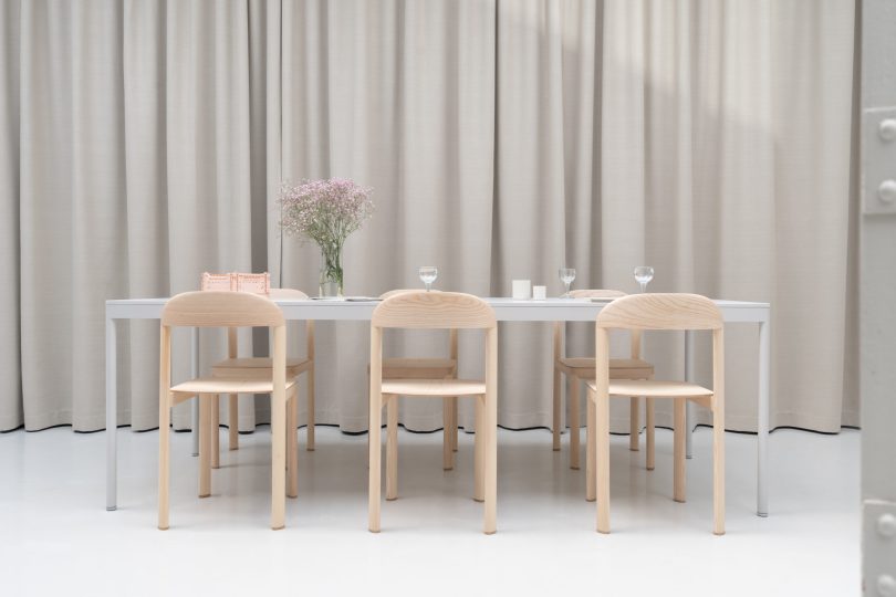 由Gerdesmeyer Krohn设计的简约桌子Frame Table